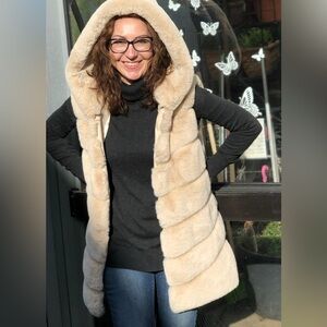 Chinchilla Faux Fur hooded Vest nude color sleeveless size Medium